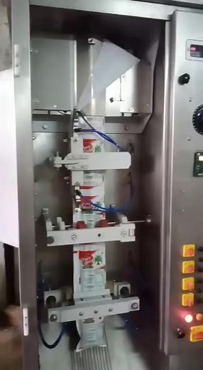 1.5K views · 13 reactions | #সয়াবিন_অয়েল #সরিষার_তেল ও #মিল্ক_জুস #দুধের #প্যাকেজিং_মেশিন সম্পূর্ণ অটোমেটিক। মেশিনের জন্য যোগাযোগ করুন +8801777814449 | Đồng Hồ Chính Hãng Nhật Vip | Facebook