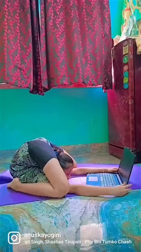 ‏#flexible #flexibility #contortion #contortionis #triplefold