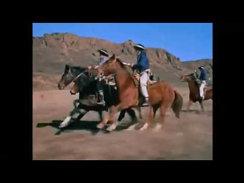 Davy Crockett reaches the Alamo with his sidekicks, meeting Jim Bowie