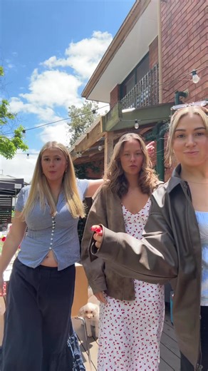 bethstone (@bethhstone)’s videos with Christmas (Baby Please Come Home) - Darlene Love