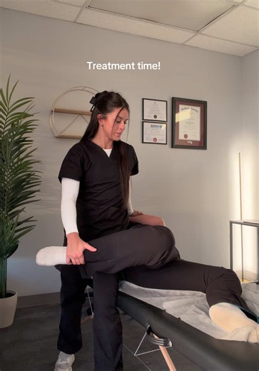 Ever wonder what your first visit with a manual osteopath might look like? Treatments vary depending on the person but here’s a 20 sec snippet from the other day🦴 #manualosteopath #osteopathy #manualtherapy #health #wellness