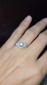 Anillos compromiso en Plata 925 con zirconias Desde RD$3,450 *Precio varia por modelo* 🎁 Gratis: grabado y estuche. ⚠️ No incluye limpiezas ni ajustes de medida gratis 📍Sambil 1er Nivel ⏰️Lun-Sa 10am a 8pm - Dom y feriados 11am a 7pm ☎️Teléfono: 829-547-4500 #joyeriaalahas #coleccionalahas #joyeriard #joyeriaensantodomingo #republicadominicana #triosdeboda #anillosdeboda #wedding #bodasrd#anillocompromiso #engagementring #bodasenrepublicadominicana #anillos #rings #silver #plata #plata925 #925