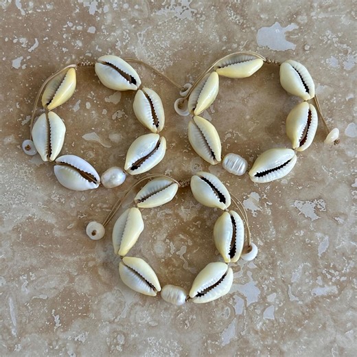 Adjustable Cowry Shell and Pearl Bracelet - Etsy