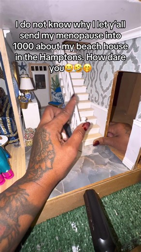 Let’s go ahead and finish out the foyer area of my beach home in the Hamptons. I want to do the staircase so that I can move on into my dining room. Thank you.🤣😆🤭#dollhousedecorating #dollhousedecor #DollhouseBuilding #minitures #dollhouseplay
