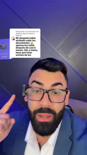 La petición I-130 (Petition for Alien Relative) es un formulario que se presenta ante el Servicio de Ciudadanía e Inmigración de EE. UU. (USCIS) para establecer una relación familiar válida entre un ciudadano estadounidense o residente permanente y un familiar extranjero. Su propósito principal es demostrar el vínculo (esposo/a, padre/madre, hijo/a, hermano/a) y abrir el camino para que ese familiar pueda solicitar la residencia permanente (green card). La evidencia de soporte es fundamental por