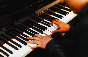 Best Digital Pianos for Intermediate Players (Review) - 2023