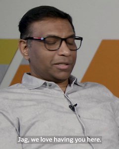 Watch OCI's top architects reveal how Cluster Networks power scalable GenAI. From a few GPUs to zettascale OCI superclusters with 131k NVIDIA Blackwell GPUs, cluster networks deliver high speeds, low latency, and a resilient network for your AI journey. ⚡ https://social.ora.cl/61854Bx2v | Oracle Developers