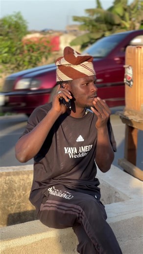 Kwarto Yana Waya da Matar Abokinsa