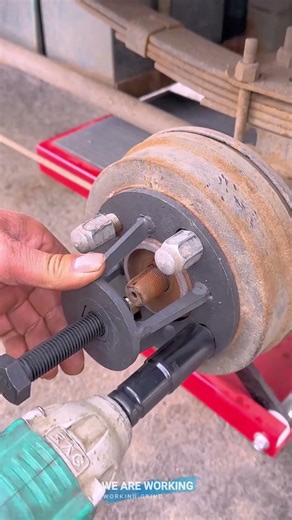 Brake Drum Puller for Wheel Hub Removal 🔧
