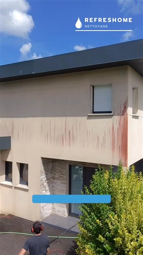 Ces taches rouges, ce ne sont pas que de simples traces… ce sont des micro-organismes qui s’installent avec le temps 🌱 Grâce à un traitement adapté, la façade a retrouvé toute sa clarté 🤍 Et voir les propriétaires redécouvrir leur maison comme au premier jour, ça n’a pas de prix 🏡✨ #NettoyageFaçade #Rouen #EntretienMaison #FaçadePropre #MaisonSaine #AntiMousses #Refreshome | RefresHome Nettoyage Canapé, Toiture, Façade & Terrasse