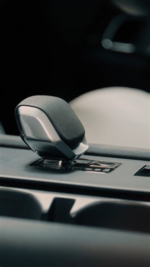 Land Rover Discovery on Instagram: "Lakeside seats. #Discovery —— Model shown is 25MY Discovery Metropolitan Edition with optional features. Availability/specifications vary by market, check with your local retailer. Off-road sequences on dedicated land with full permissions. All necessary reinstatement carried out. Leave no tracks"