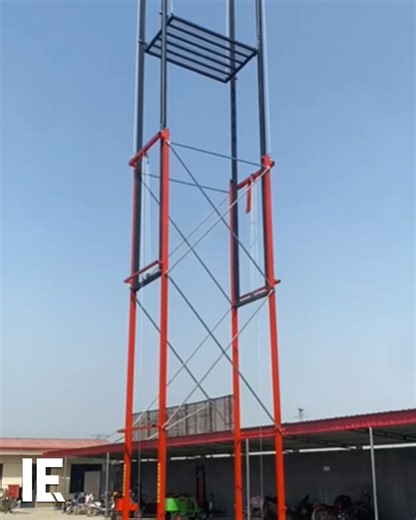 This electric lifting scaffold is easily transportable, and can lift 3 people 8 meters into the air. 🎥 hengxiang_engineering_material / IG | Interesting Engineering