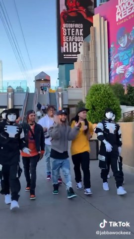 On the way to our new show in Vegas w/ @thefuturekingz at MGM Grand 🤯 #TIMELESS #fyp #foryoupage #3vetschallenge @kangfrvr @maliksosho @renzellroque