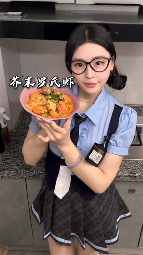 niami on Instagram: "Master Chef Luo Shi Xia's Signature Ba Gua Dish! 🔥🥘 Discover the bold flavors of Chuan Cai (Sichuan cuisine) in this authentic recipe by Dong Jie featuring "Jie Mo Luo Shi Xia Wei Dao Ba Gua De Ban." Watch the expert steps for this spicy, savory stir-fry with traditional ingredients, perfect for home cooks craving restaurant-style heat and aroma. Try it tonight and elevate your cooking game! #LuoShiXia #BaGuaRecipe #ChuanCai SichuanCooking DongJieChef SpicyStirFry ChineseF