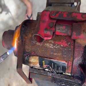 4.5M views · 17K reactions | How I Repair A Hydraulic Jack - 50 Tons Hydraulic Jack Restoration | Rire avec | Facebook