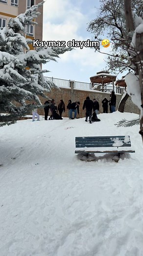 Karı Gördüm Kaydım Kaymaz Olaydım