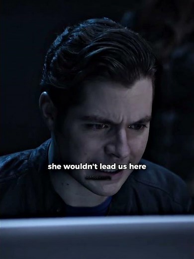 Roy uses the bow and arrow to unlock Felicity's defense system #shorts