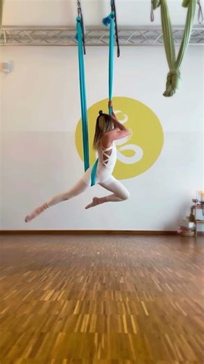 Aerial Yoga Berlin | Hammock Side Hang Basics