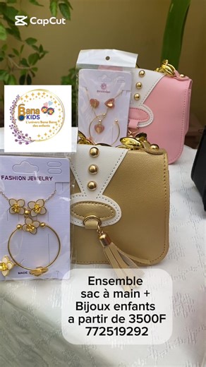 De jolis sacs à main accompagnés de leurs bijoux assortis : 💖 Boucles d’oreilles 💖 Collier avec pendentif 💖 Bracelet 💖 Bague Le combo parfait pour un look mignon et élégant 🎀 ✨ Pour faire briller nos petites Banastars Disponibles chez Banakids 772519292 #senegalaise_tik_tok #fyppppppppppppppppppppppp #mamansenegalaise #bijouxenfants #sacenfant