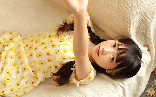 【小白摄影】少女写真实拍,一个沙发就能出片，佳能EOSR ef 50-1.4 RF 35-1.8