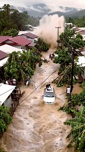 2.3M views · 1.7K reactions | Seconds Before Residents' Homes Are Flooded Water Levels Are Rising! #disasterstrucks #fyp #viral #reels | Disaster Strucks | Facebook