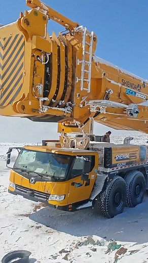XCMGproducts | XCA2600 All-terrain Crane Takes On Ice Cold Challenges! ❄ It has industry-leading functions and performance capabilities: ✅The XCA2600 has... | Instagram
