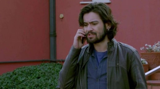 Elif 1156, 1157, 1158, 1159, 1160 streszczenie: Jülide orientuje się, że jest w ciąży. Murat wyznaje Melek, że Kiymet opłaciła go, żeby udawał jej syna