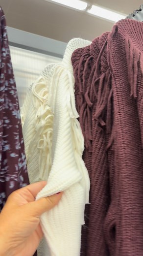 Low key obsessed with this sweater! | High Heels & Cartwheels: Fashion & Lifestyle