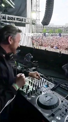 Benny Benassi playing 'Satisfaction' in USA