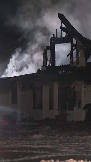 One firefighter was injured while crews battled a third-alarm house fire in New Boston on Saturday evening. More than a dozen departments responded to the scene on Foxberry Drive to help. The cause of the fire remains under investigation, and at least five people were displaced. Read more: https://www.wmur.com/article/firefighter-hurt-dozens-of-crews-respond-to-new-boston-house-fire/70449112 #firefighter #housefire #newboston #NewHampshire #MinorInjuries #thirdalarm | WMUR-TV