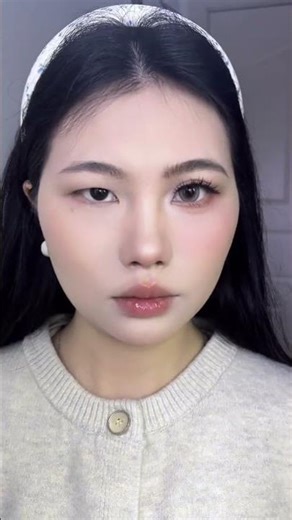 Boldly Painted Puffy Eyes: A Gentle Spring Makeup Look