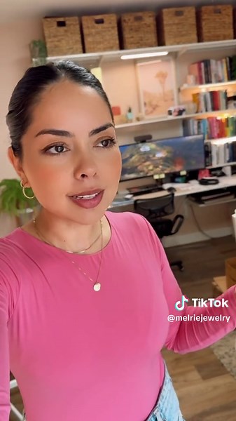 Come along a day at the studio, trying to stay laser focus 😌😅 “Alexa, 15min on the timer” ⏱️ • • #smallbusiness#comewithme#makingjewelry #laserfocused#smallbiz#adayinthelife