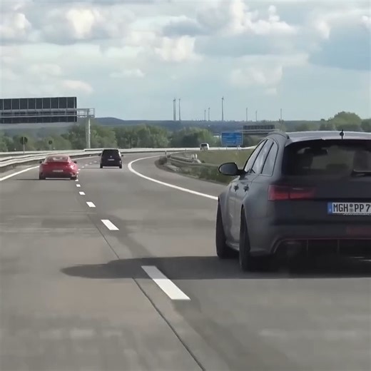 798K views · 6K reactions | Audi RS6 vs Porsche Turbo S on the Autobahn | Gumbal | Facebook