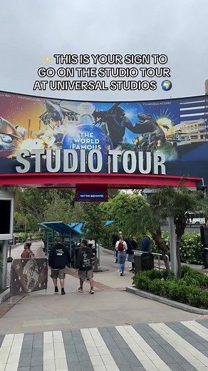 The Studio Tour at Universal Studios might be the BEST theme park experience of my LIFE!! 🤩 Honestly it’s sooo freakin cool and amazing!! I’M READY TO GO AGAIN!! 🔥 #universalstudios #universalstudioshollywood #universalhollywood #universal #universalpictures #fyp #studiotour #themepark #movies #filmmaking @Universal Destinations