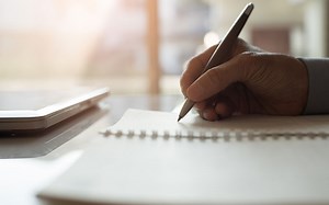 Subject tutor feedback on student writing: Communicating qualities of ‘writtenness’