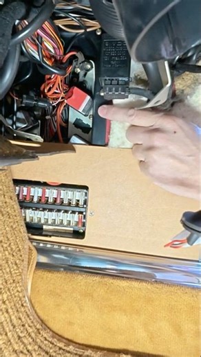 Overvoltage protection relay (OVP) #automobile #mercedes #oldtimer #r107 #repair #overloadrelay