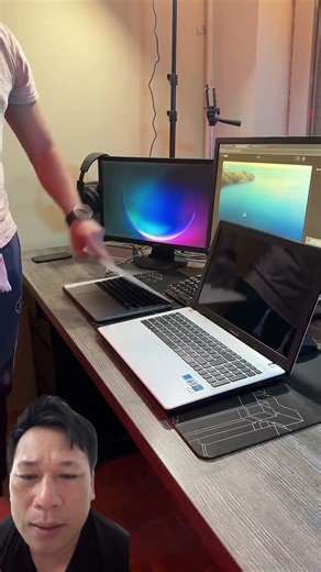 Open laptop one hand. So so. #computer #laptop #dell #asus #macbook