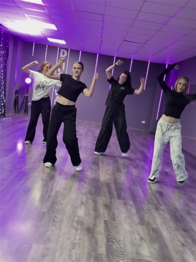 Відео користувача DANCE WAY (@dance.wayrivne) з композицією «original sound - Cpavy»