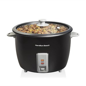 From making the perfect rice and steaming scrumptious veggies to cooking up oatmeal and upside down apple cake, our rice cookers can do it all! Tell us what you use your rice cooker for? http://bit.ly/2uHqr10 | Hamilton Beach Canada