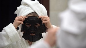 Woman White Terry Robe White Towel: Stockvideos & Filmmaterial (100 % lizenzfrei) 1031249048 | Shutterstock