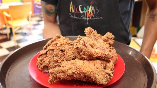 Memphis cooks the best fried chicken. Here are the city's must-try restaurants
