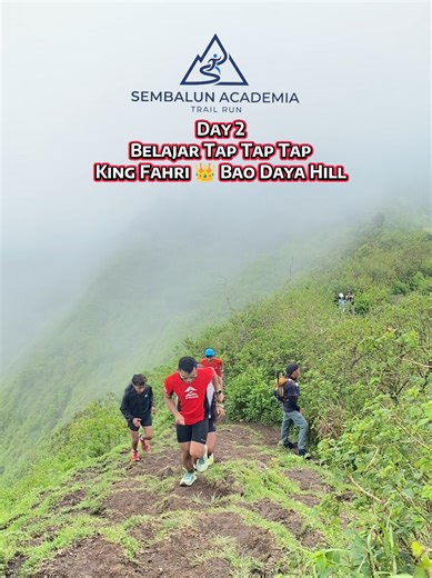 Belajar Tap Tap Uphill Harus Lebih Banyak Latihan Calf Lagi Biar Lebih Lama Durasi nya, Kali Ini Latihan Bersama Teman Teman @sembalun_academia 2X LOOP BAO DAYA Loop Terakhir Hujan Besar Dan Badai 🌪️⛈️🌧️🌧️ Untuk Sekarang Cuaca Lagi Kurang Bersahabat Untuk Kalian Yang Latihan Di Alam Jangan Lupa Persiapan Mandatory Gear Yang Proper Dan Bagus Terutama Jas Hujan ✌🏻✌🏻 #trailrunning #trailrunner #baodaya #trailrun