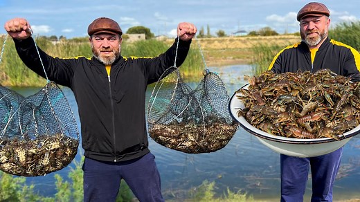 Cooking fresh crayfish with just a few ingredients