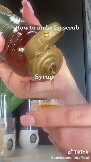 DIY Lip Scrub: How to Make Lip Scrub at Home with Vaseline and Sugar