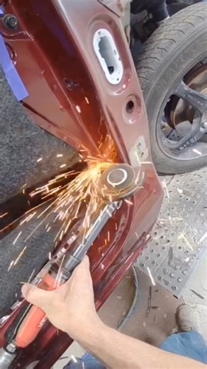 Cutting the #RockerPanel off this #HondaAccord Be sure to check out the full length video of this rocker replacement just posted on my Facebook channel! #oddlysatisfying #autobody #Craftsmanship | BluecollarKyle