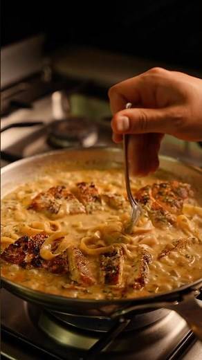 One-Pot Chicken Alfredo & Mushrooms. Recipe ↓ #pasta #pastarecipe #recipe #dinner #easyrecipe