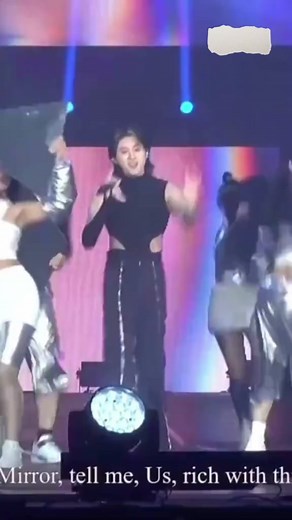 Us (Tay) - Dance Mirror Mirror in KinnPorsche Concert ThaiLand #kinnporsche #usnttr #kpworldtourd1