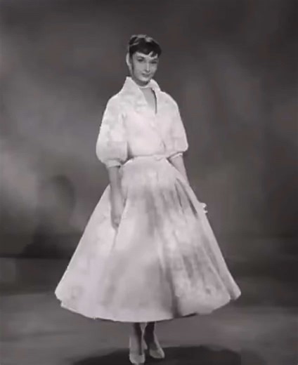 Audrey Hepburn’s Roman Holiday screen tests (1953). Costumes by Edith Head that helped define Audrey’s iconic style, and Hollywood’s standard costuming of the era. ⭐️ #audreyhepburn #50sfashion #costumedesign #oldhollywood #fyp