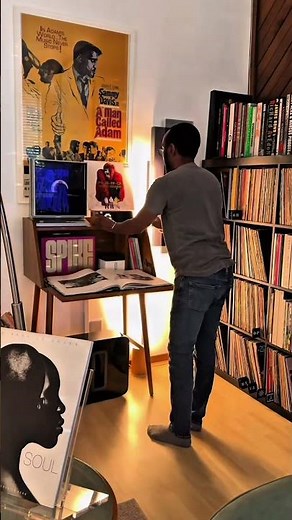 bringing warm design vibes with the Philips Hue Gradient Signe Floor Lamp in Oak