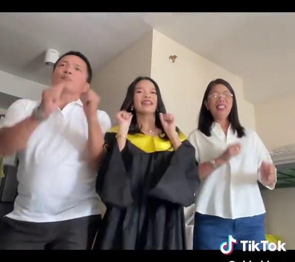 THANK YOU SO MUCH PARENTSSS!! 🩵 #fyp #graduation2025